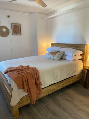 1 slaapkamer, een strijkplank/strijkijzer, wifi, beddengoed