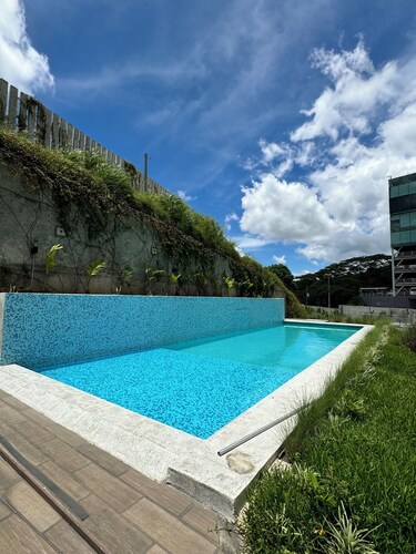 Luxury Penthouse heart of the city, 3 bedroom, 3 bathroom, pool, gym, 10 person