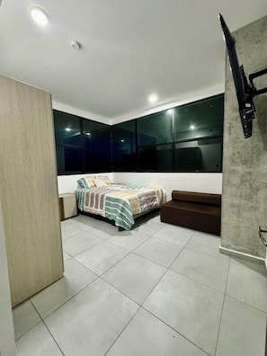 3 habitaciones, tabla de planchar con plancha, wifi y ropa de cama