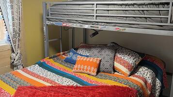 1 bedroom, bed sheets