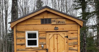 Fun little 2 Room cabin in Pelkie with WiFi access.
