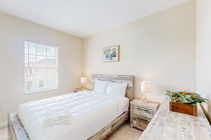 4 habitaciones, tabla de planchar con plancha, wifi y ropa de cama 