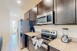 Fridge, microwave, oven, stovetop - Magwins Villa

Spacious 4 bedroom 2.5 Bath in lovely Davenport with AC WIFI. (Davenport)