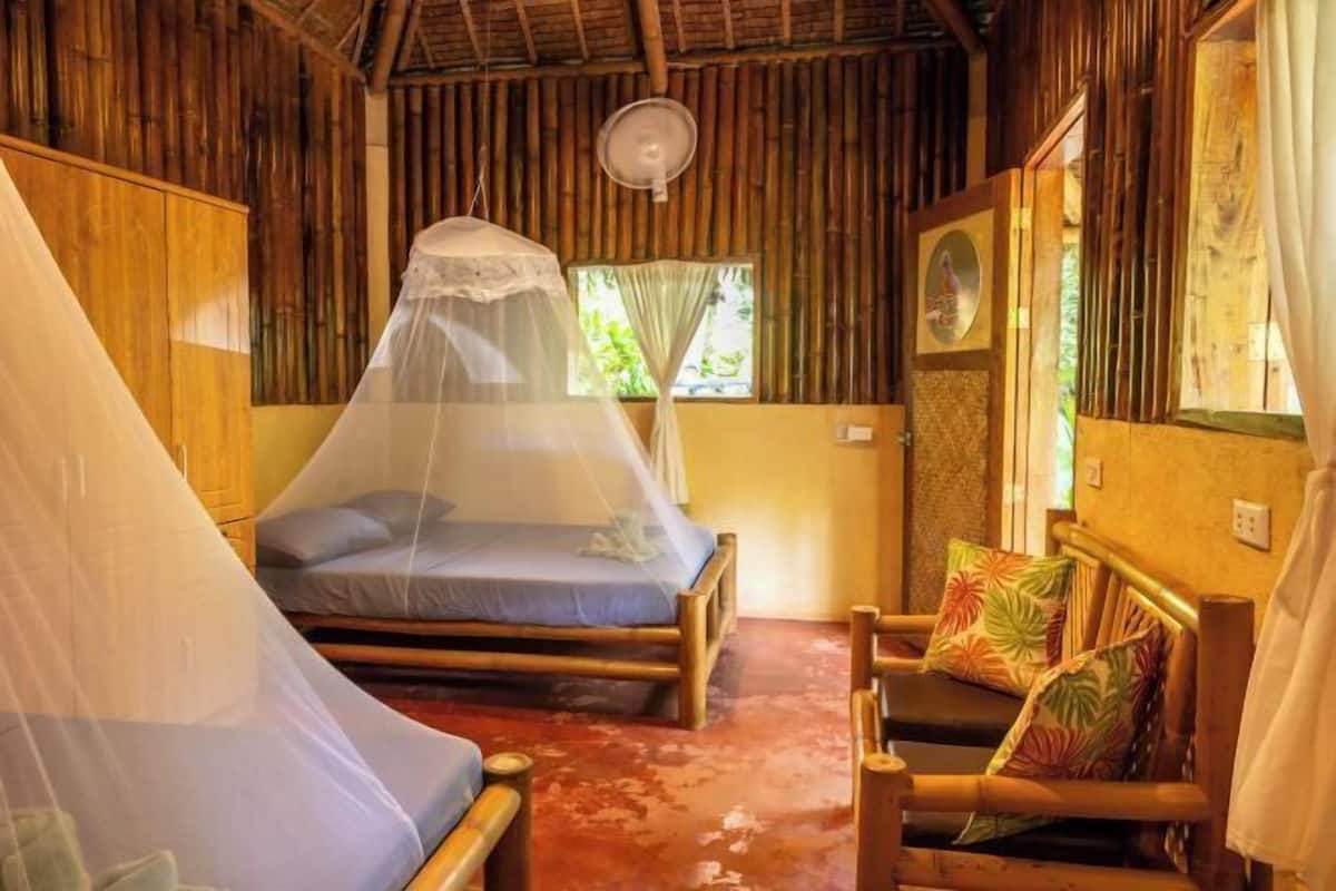 WiFi (free), bed sheets