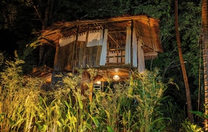 Rumah Pohon Deluks | Wi-Fi gratis dan seprai linen