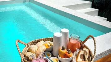 Free daily full breakfast