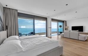 3 bedrooms, in-room safe, travel cot, free WiFi