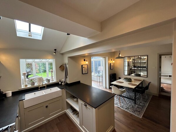 Dining - The Cottage by NewFo.rest (Brockenhurst)