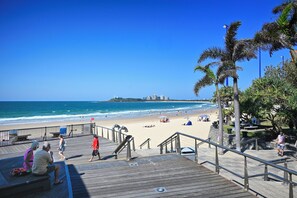Beach nearby - Mooloolaba Waterfront Luxury (Sunshine Coast)