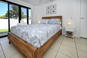 4 bedrooms, desk, iron/ironing board, free WiFi - Mooloolaba Waterfront Luxury (Sunshine Coast)
