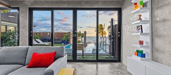 Infinity pool - Ocean View- Slide - Pool Table- Ps5 - Ping-Pong Table