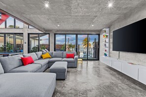 Smart TV, video games, ping pong - Infinity pool - Ocean View- Slide - Pool Table- Ps5 - Ping-Pong Table (Villa Cristiana)