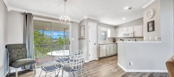 Island Villa - Charming coastal home! Pet friendly!