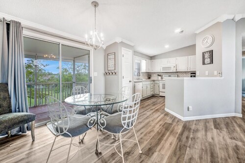 Island Villa-Charming coastal home! Pet friendly!