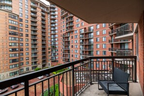 Property grounds - Entire Luxury apt near D-TOWN DC (Arlington)