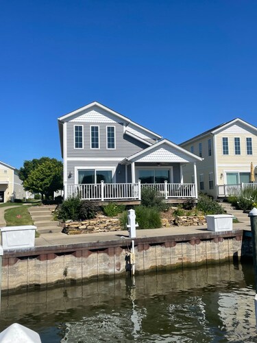 River Front 4-bedroom house with boat dock close to downtown St. Joseph. 