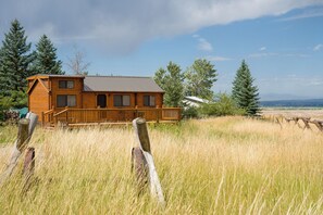 Exterior - Cozy Log Cabin, Mountain View, AC, WiFi, 4 mi. to town, 16 minutes from airport. (Bozeman)