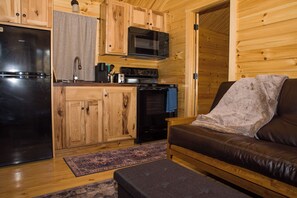 TV - Cozy Log Cabin, Mountain View, AC, WiFi, 4 mi. to town, 16 minutes from airport. (Bozeman)