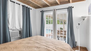 4 bedrooms, in-room safe, iron/ironing board, WiFi