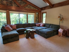 TV connectée, cheminée, jeux vidéo