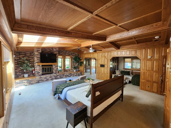 3 室のベッドルーム、旅行用ベビーベッド、WiFi、ベッドシーツ