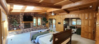 Lake front home in Solon, close to University of Iowa, Iowa City & Cedar Rapids.