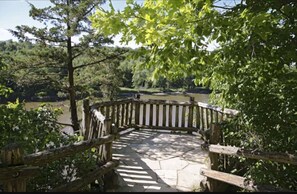 Property grounds - Lake front home in Solon, close to University of Iowa, Iowa City & Cedar Rapids. (Solon)