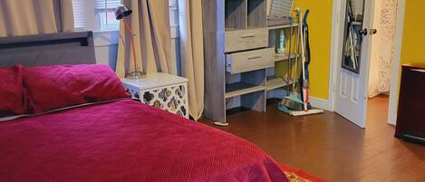 1 多间卧室、熨斗/熨衣板、WiFi、床单