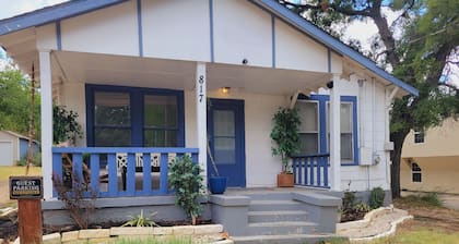 Cozy studio in charming Denton flew blocks from UNT