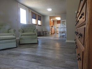 Smart TV - Charming 3-bedroom house on Shell Lake! Right off the ATV / Snowmobile trails. (Shell Lake)