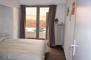 2 slaapkamers, een bureau, wifi, beddengoed