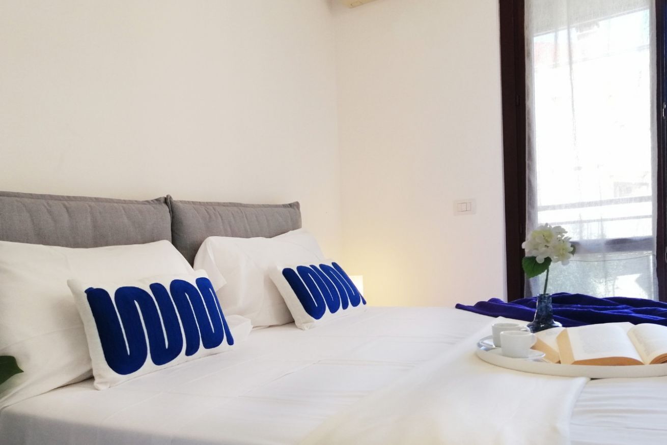 1 dormitorio, tabla de planchar con plancha, wifi y ropa de cama
