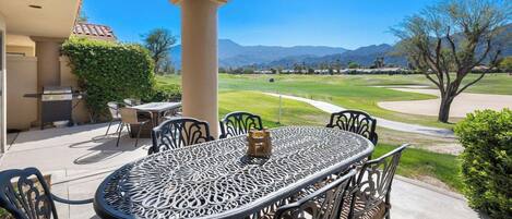 屋外ダイニングエリア