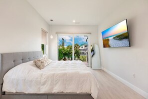 2 chambres, bureau, fer et planche à repasser, lit parapluie