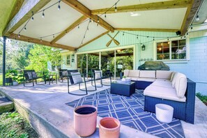 Terrace/patio - Fika on The Guadalupe- a charming RIVERFRONT retreat that sleeps 13. (Seguin)