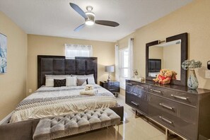 4 soveværelser, skrivebord, strygejern/strygebræt, Wi-Fi