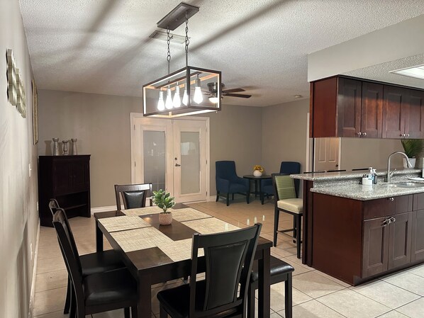 Dining - Charming 3-bedroom house in pleasant Port Richey with AC, WiFi (Port Richey)