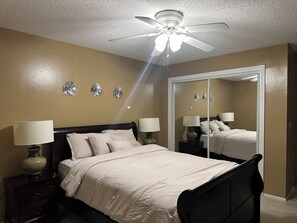 3 室のベッドルーム、アイロン / アイロン台、WiFi (無料)、ベッドシーツ