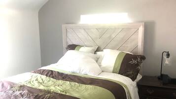 3 Schlafzimmer, Schreibtisch, Bügeleisen/Bügelbrett, WLAN