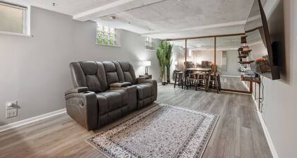 ✰Self Check-In✰Backyard✰Decks✰Full Kitchen✰W/D✰Smart TVs✰FREE Parking✰Cozy Beds