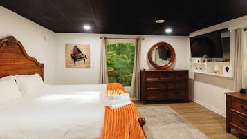 3 bedrooms, desk, iron/ironing board, WiFi