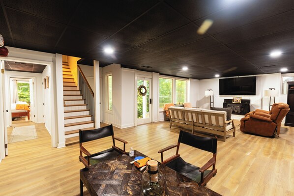 Asciugacapelli, asciugamani, sapone, shampoo