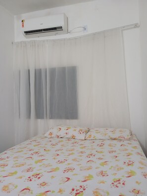 1 habitación, tabla de planchar con plancha, wifi y ropa de cama