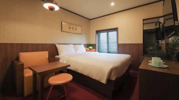 Yellow Double | Premium bedding, pillowtop beds, desk, free WiFi