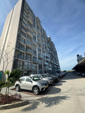 Parking - Vívelo, Nueva Suite en Pozos Colorados 106 (Santa Marta)