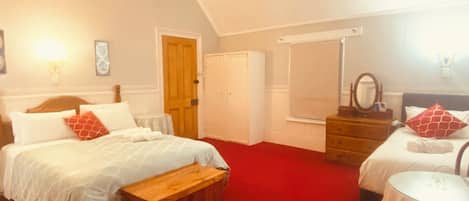 Deluxe Room | Free WiFi