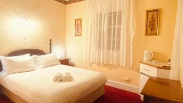Queen Room | Free WiFi