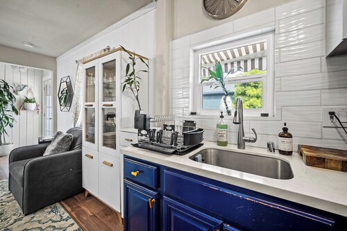 Chic comfort just a stroll from the sea!