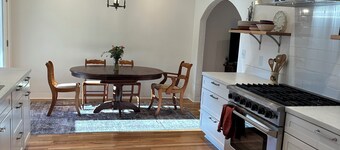 1 king bed 1 queen bed 2 bedroom house with AC, WiFi and washer and dryer