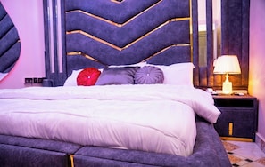 3 habitaciones, tabla de planchar con plancha, wifi y ropa de cama